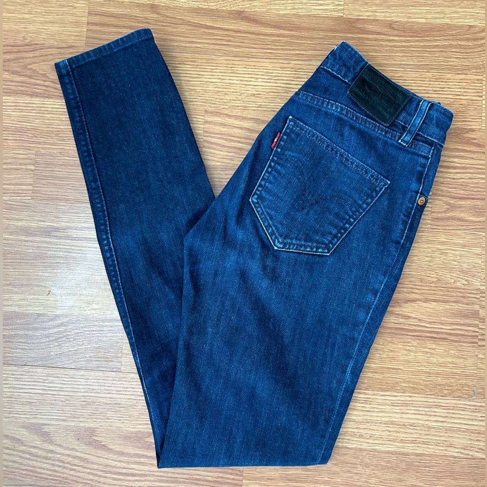 Women’s Levi’s Blue High Rise Skinny Jeans size 24”